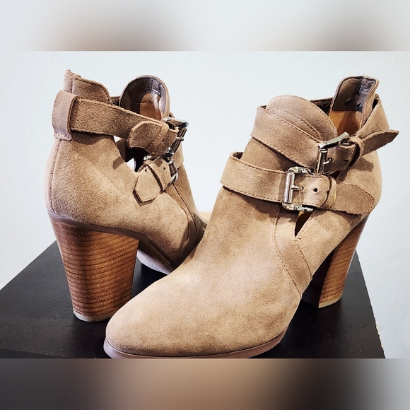 *NWOT* MICHAEL KORS | Walden Suede Booties | Light Mushroom | Size 6 - Picture 2 of 13